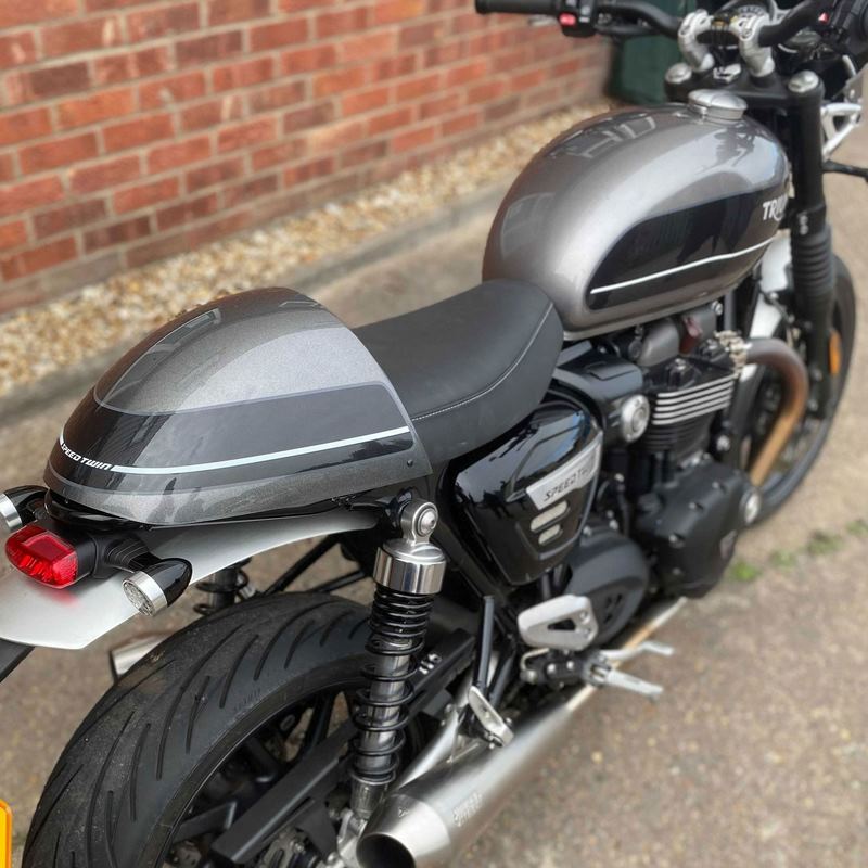 Pyramid Seat Cowl | Matte Ironstone & Matte Storm Grey | Triumph Speed Twin 1200 2024>Current | 16120K