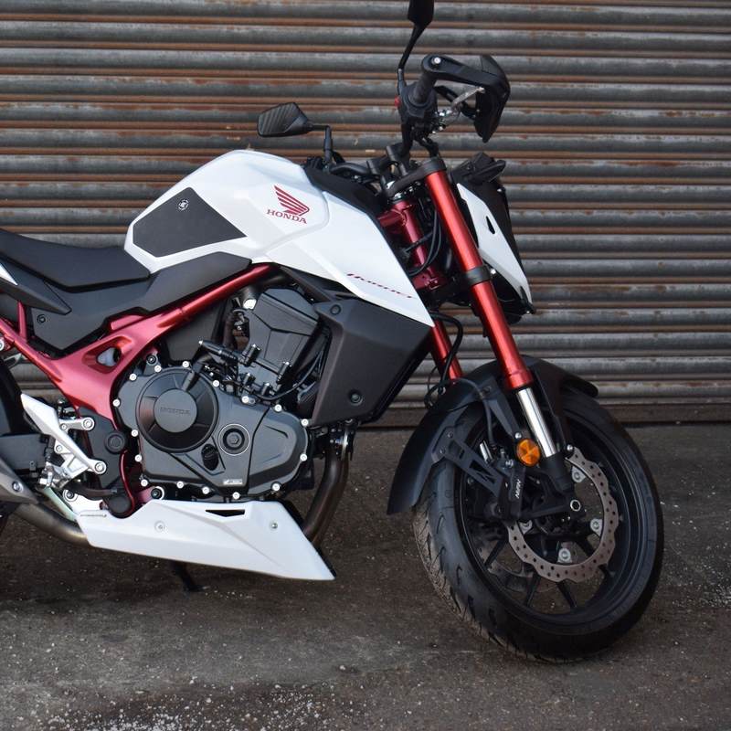 Pyramid Radiator Cheeks | Matte Iridium Grey Metallic | Honda CB 750 Hornet 2022>2024 | 21055D