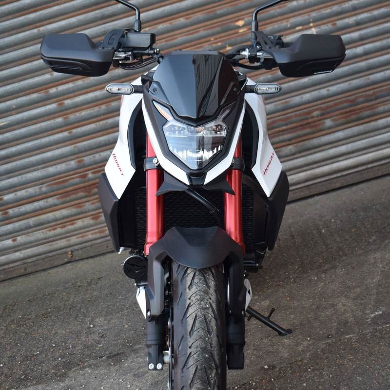 Pyramid Radiator Cheeks | Matte Black | Honda CB 750 Hornet 2022>Current | 21055M
