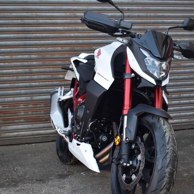 Pyramid Radiator Cheeks | Matte Black | Honda CB 750 Hornet 2022>Current | 21055M