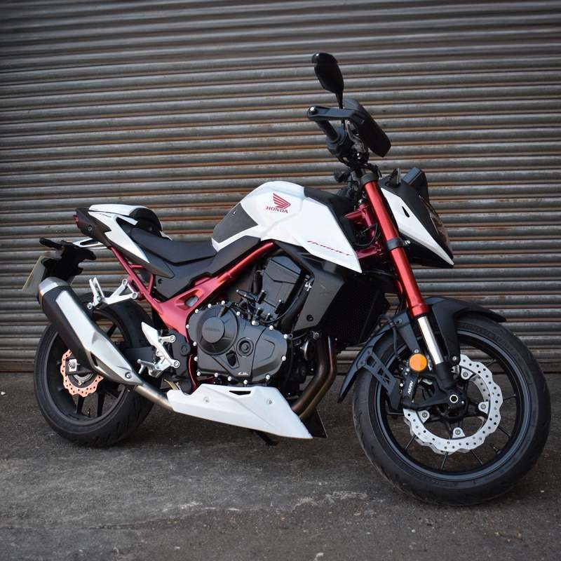 Pyramid Belly Pan | Matte Iridium Grey Metallic | Honda CB 750 Hornet 2023>2024 | 21577D