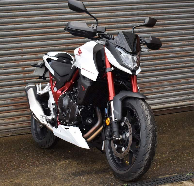 Pyramid Fly Screen | Matte Iridium Grey Metallic | Honda CB750 Hornet 2022>2024 | 21995D