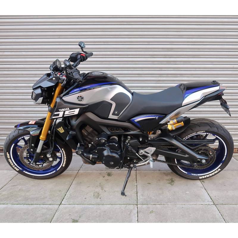 Pyramid Plastics Infill Panels SP Colours Yamaha MT-09 SP 2017> | 22140G