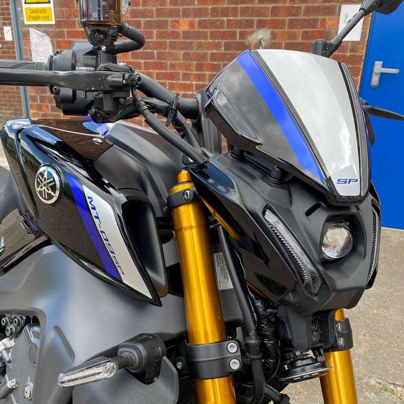 Pyramid Fly Screen | Tech Black | Yamaha MT-09 2021> | 22160F