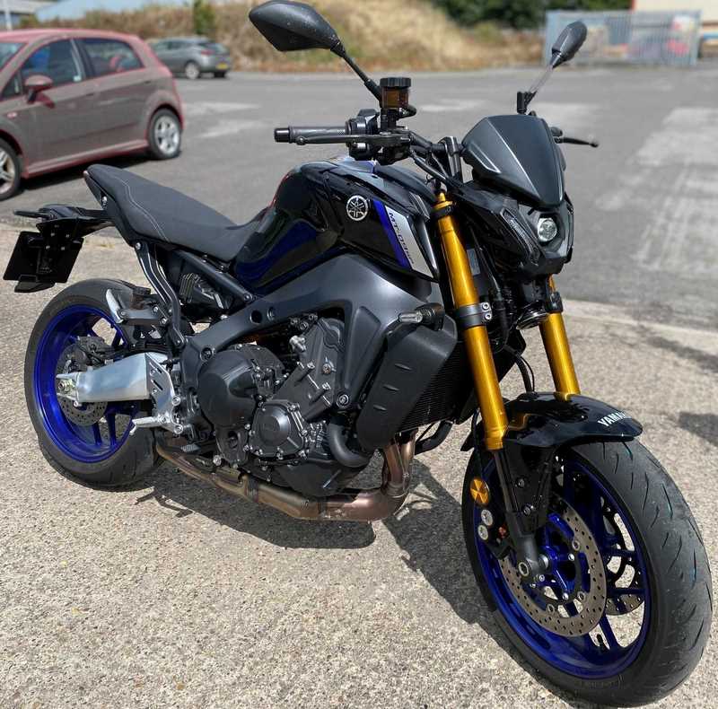 Pyramid Fly Screen | Carbon Look | Yamaha MT-09 2021>2023 | 22160X