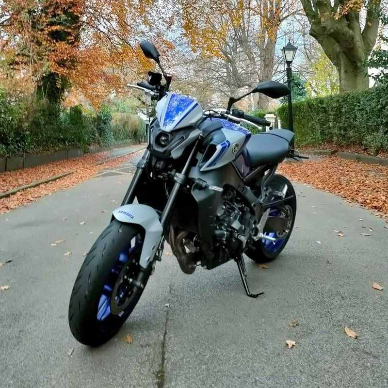Pyramid Fly Screen | Icon Blue (Yamaha Blue) | Yamaha MT-09 2021>2023 | 22160YB
