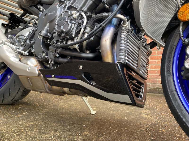Pyramid Belly Pan | Gloss Black | Yamaha MT-10 2016>Current | 22170B