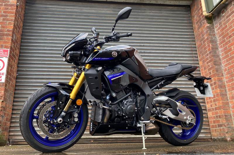Pyramid Belly Pan | Gloss Black | Yamaha MT-10 2016>Current | 22170B