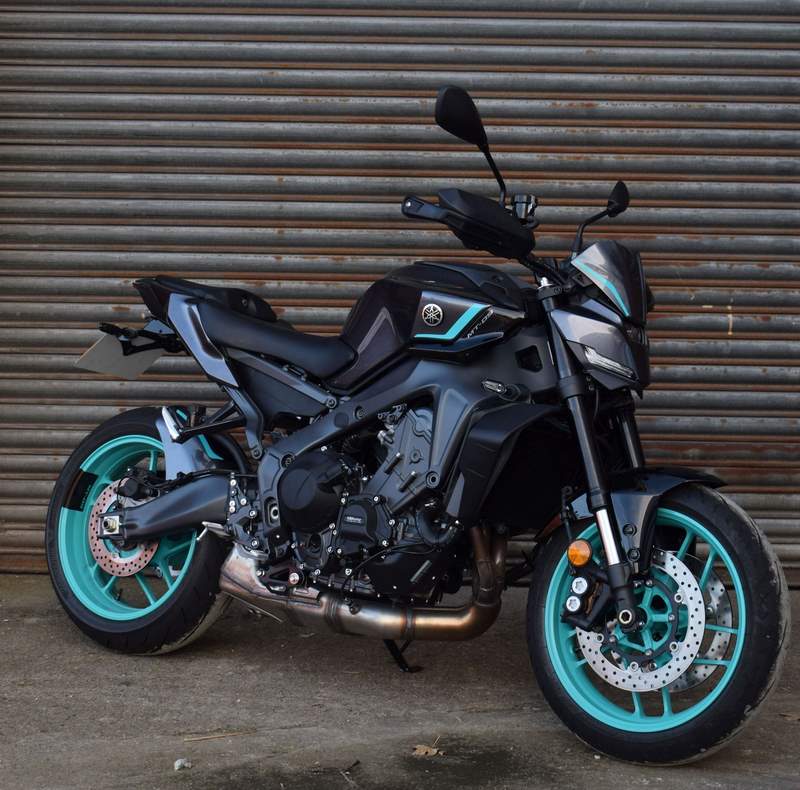Pyramid Fly Screen | Midnight Cyan | Yamaha MT-09 2024>Current | 22190PG