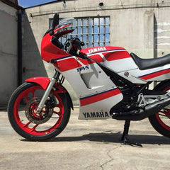Pyramid Belly Pan | Gloss Black | Yamaha RD350 YPVS F1/F2 1983>1990 | 22250B