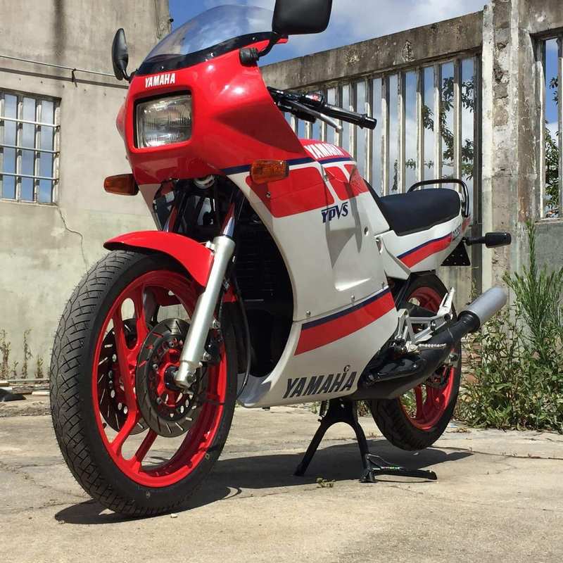 Pyramid Belly Pan | Gloss White | Yamaha RD350 YPVS F1/F2 1983>1990 | 22250C