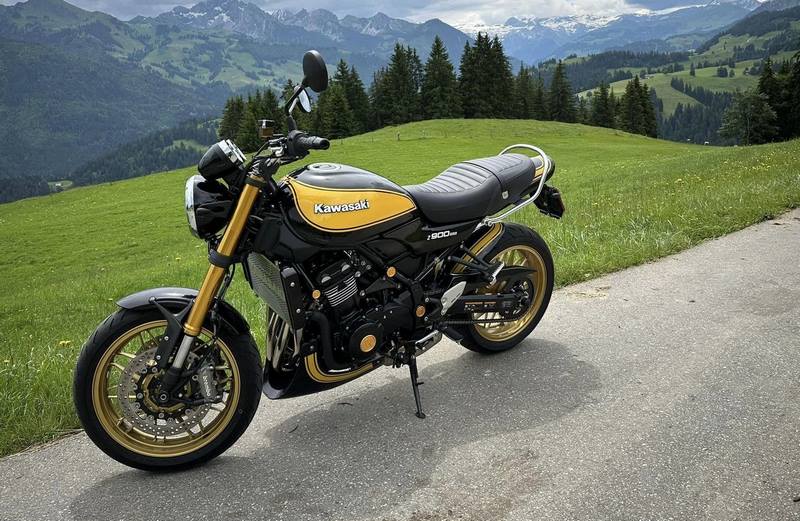 Pyramid Belly Pan | Metallic Diablo Black/Metallic Yellow (Yellow Ball Scheme) | Kawasaki Z 900 RS SE 2022>Current | 23905P