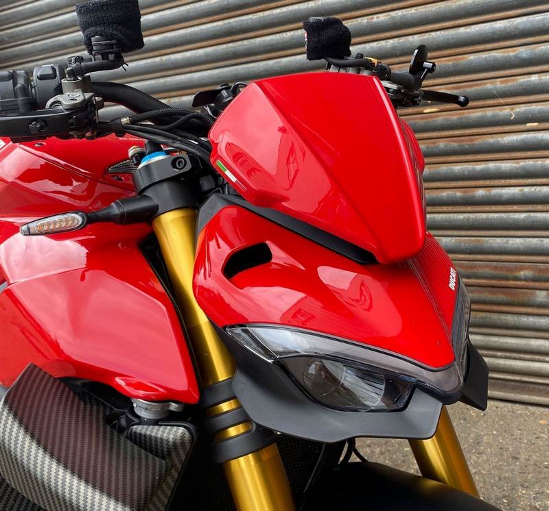 Pyramid Fly Screen | Carbon Look | Ducati Streetfighter V4 2020>Current | 25500X