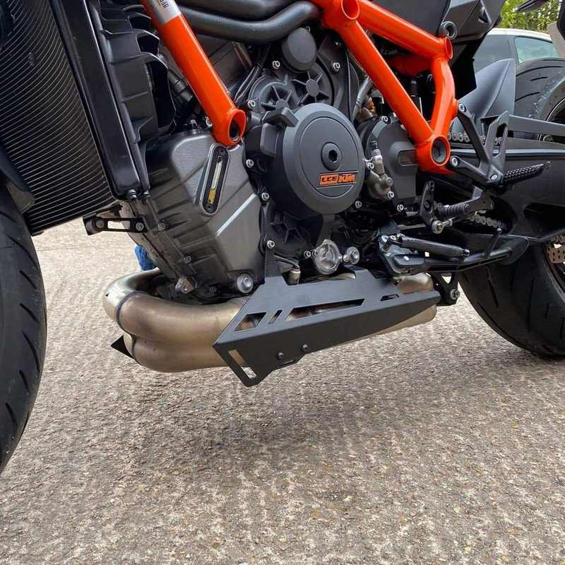 Pyramid Plastics Exhaust Cheeks | Matte Black | KTM 1290 Superduke R 2020> | 29900M