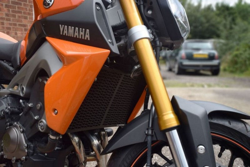 Pyramid Plastics Yamaha MT-09 Radiator Guard Matte Black 2013>2016 | 522003A