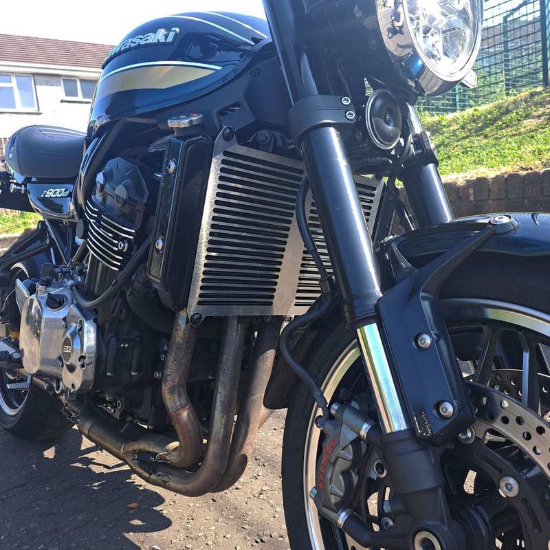 Pyramid Radiator Guard | Matte Black | Kawasaki Z 900 RS 2021>Current | 523366M