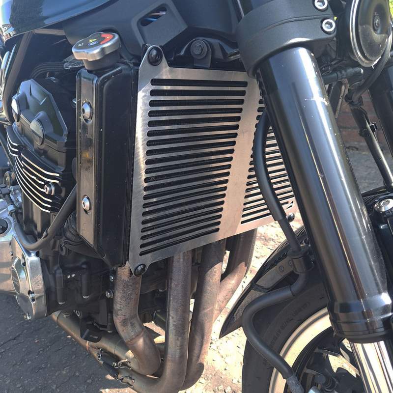 Pyramid Radiator Guard | Matte Black | Kawasaki Z 900 RS 2021>Current | 523366M