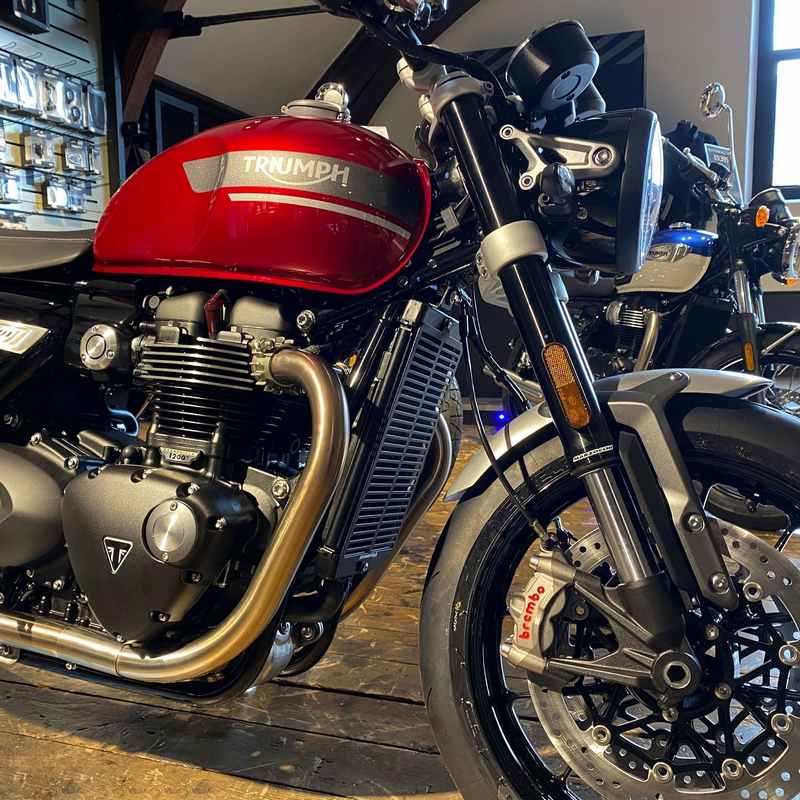 Pyramid Radiator Guard | Matte Black | Triumph Bonneville Bobber 2017>Current | 526121M