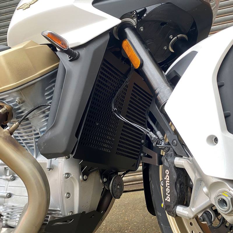 Pyramid Radiator Guard | Matte Black | Moto Guzzi V100 Mandello 2022>Current | 528705M