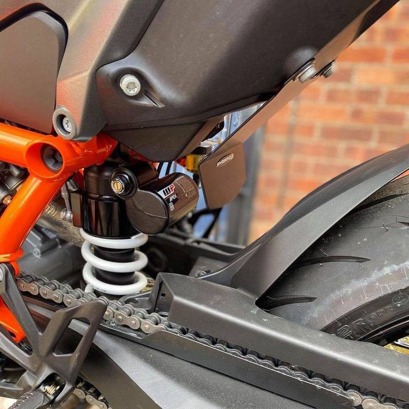 Pyramid Plastics Shock Shield | Black | KTM 1290 Superduke R 2020> | 819900