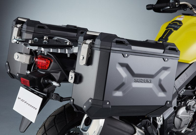 Suzuki Alum.sideboxset 37ltr.black | 990D0-ALSC2-037