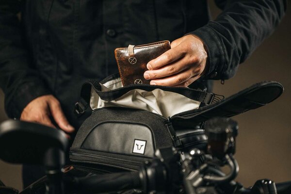 SW MOTECH Legend Gear magnetic tank bag LT3. 3.5 l - 5.5 l. Magnetic fastening. | BC.TRS.00.401.20000