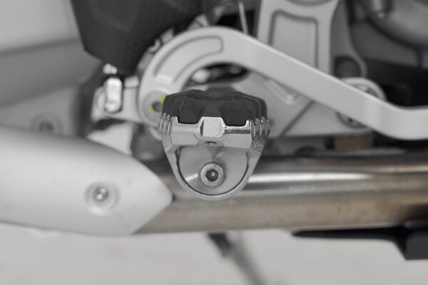 SW MOTECH EVO footrest kit. Yamaha Ténéré 700 models (19-). | FRS.06.112.10201