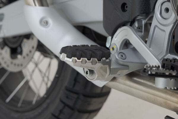 SW MOTECH EVO footrest kit. Aprilia Tuareg 660 (21-). | FRS.13.112.10200