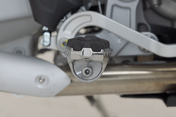 SW MOTECH EVO footrest kit. Aprilia Tuareg 660 (21-). | FRS.13.112.10200