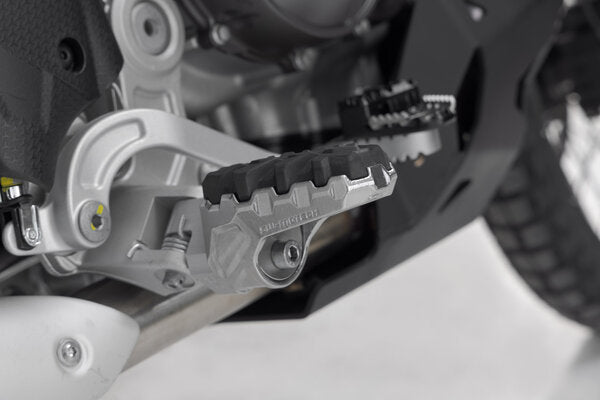 SW MOTECH EVO footrest kit. Aprilia Tuareg 660 (21-). | FRS.13.112.10200