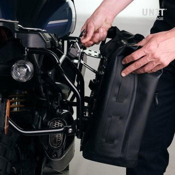 Unit Garage Two Khali side panniers in TPU 35L - 45L + Pair of aluminium plates with Inox Subframe Moto Guzzi V85TT | 2xUG002-AL0C-2252-BL