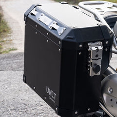 Unit Garage Pair of aluminium Panniers Atlas 47L+41L with Moto Guzzi frame | AL2C-BL-2252-BL