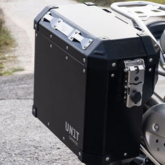 Unit Garage Pair of Atlas 47L + 41L Aluminum panniers with Yamaha frames | AL2C-BL-3206-BL