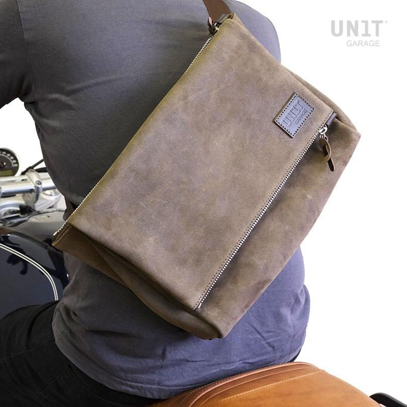 Unit Garage Fezzan Messenger Bag Crust leather | U042