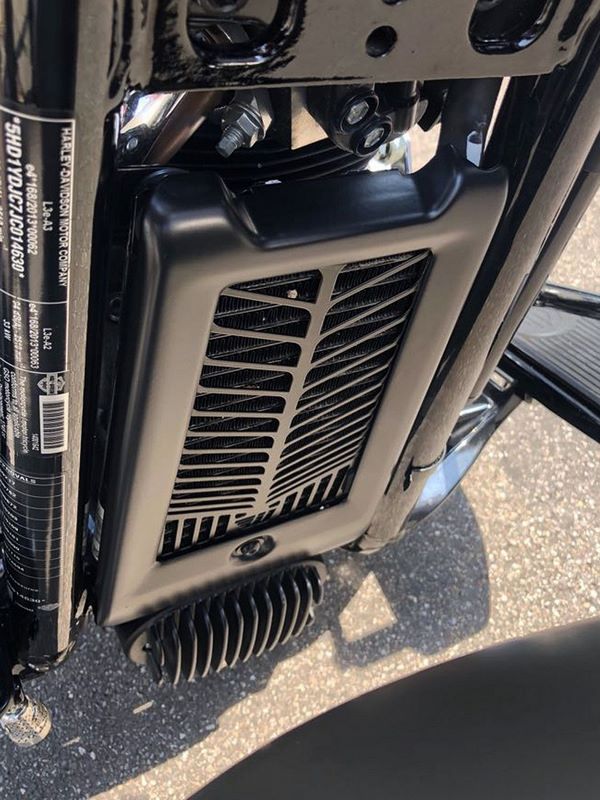 Wunderkind Cover protective grid for oil cooler Harley, Black Semi Matt Coated | 106623-F28